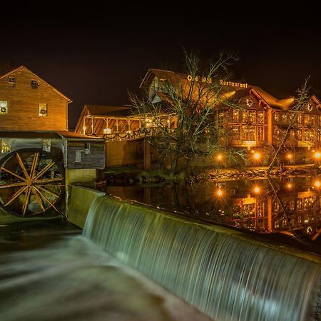 Villa Peaceful In The Pines By Distinctive Getaways Pigeon Forge Exterior foto